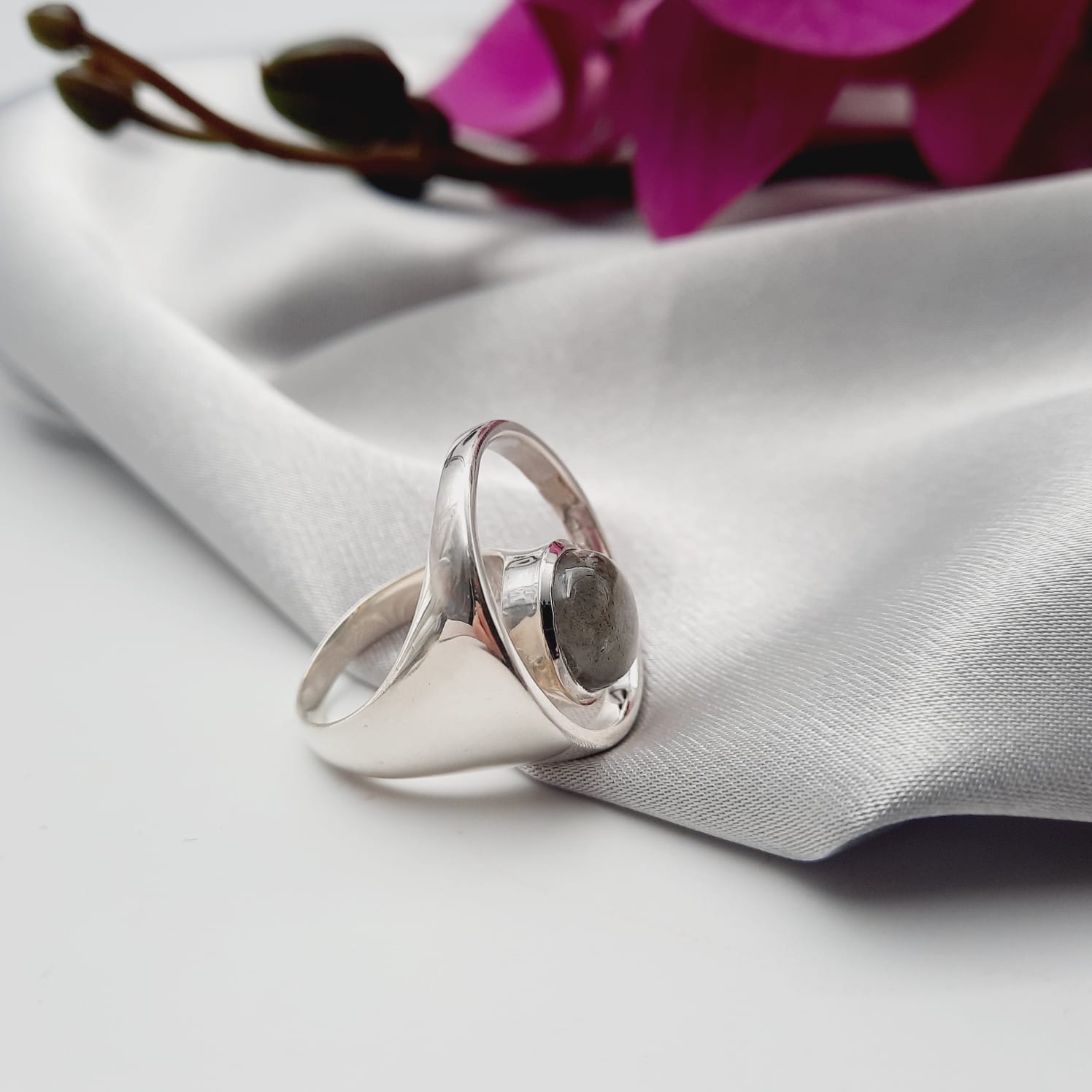 Floating Rings Silver Round Floating Labradorite Crystal Sterling Silver Ring – The Crystal ...